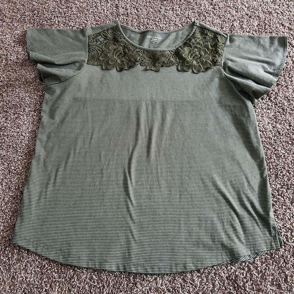 Laura‎ Scott Green Boxy Blouse with Flutter Sleeves